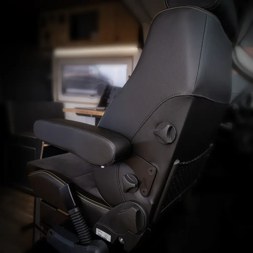 Web-Seat-Prod-Detail-Armrest (1).webp