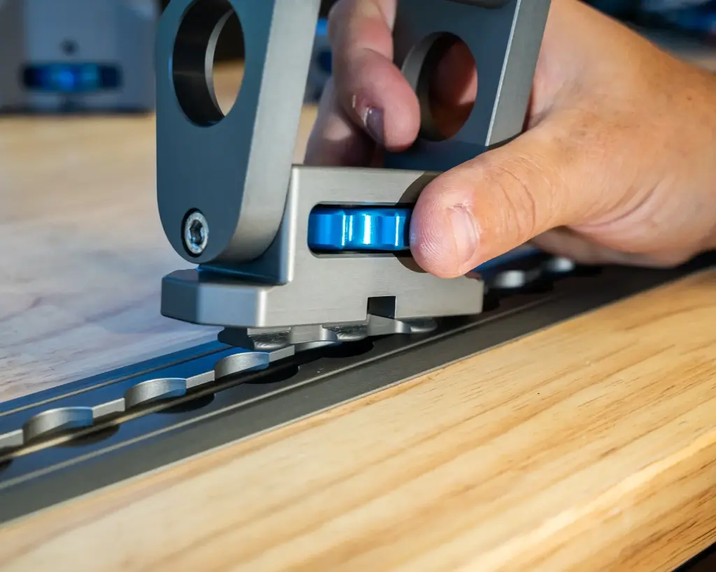 Freedomcoast-Adjustable-L-Track (3).webp