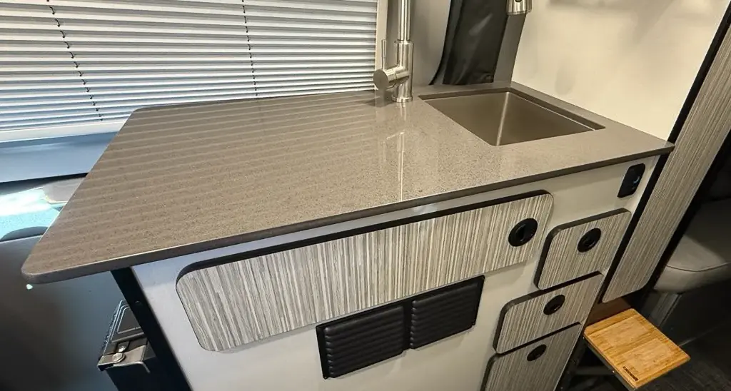 odb-quartz-countertop-revel-g2-6.webp